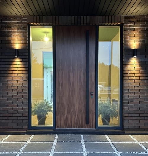 Входная группа в коттедже